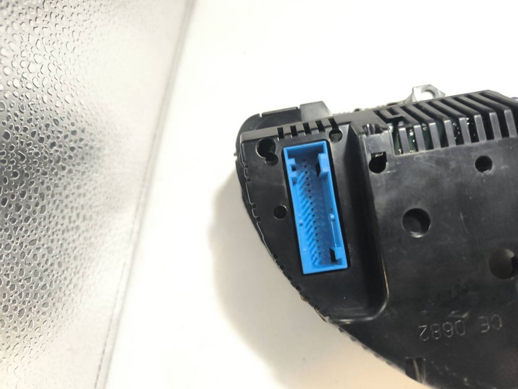 Audi A4 S4 B7 8E 8H 2.0TDI 2007 speedometer instrument cluster 0263626211 