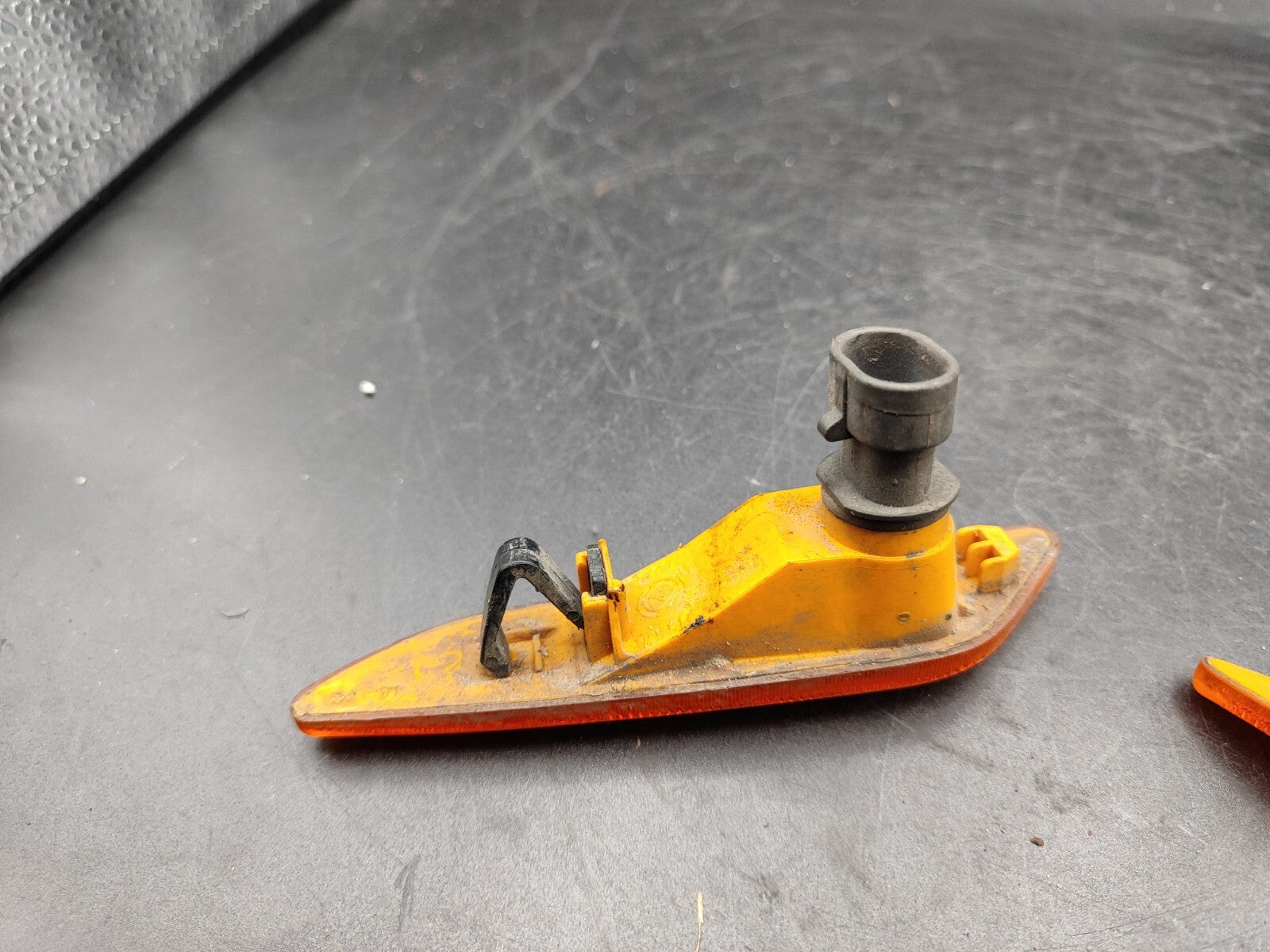 Alfa Romeo 156 2.4JTD 110kW Diesel 2000 Front Orange Indicator Turn Light Set