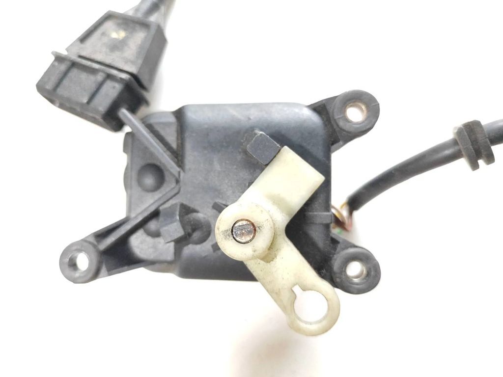 Audi A6 S6 C4 4A 1994 Air heater flap actuator motor 443820511A 