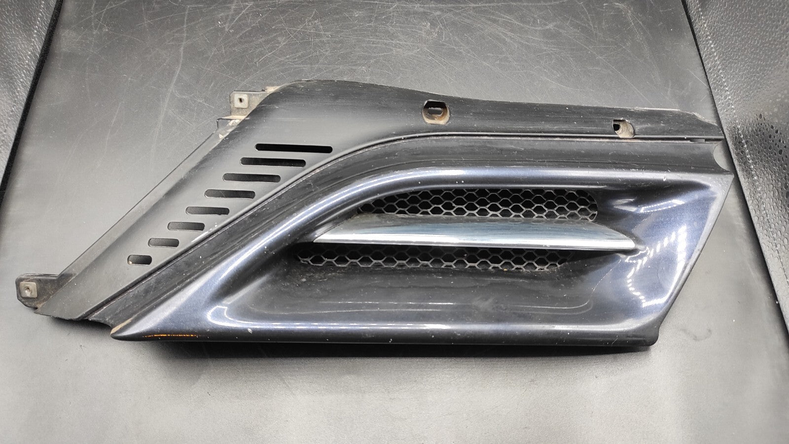Alfa Romeo 166 2.4JTD 110kW 2003 Front Left Bumper Upper Grill 156016558 Blue