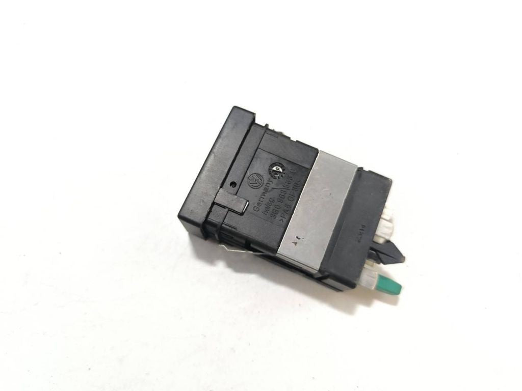 Volkswagen PASSAT B5.5 2003 Seat heating switch 3B0963563C 