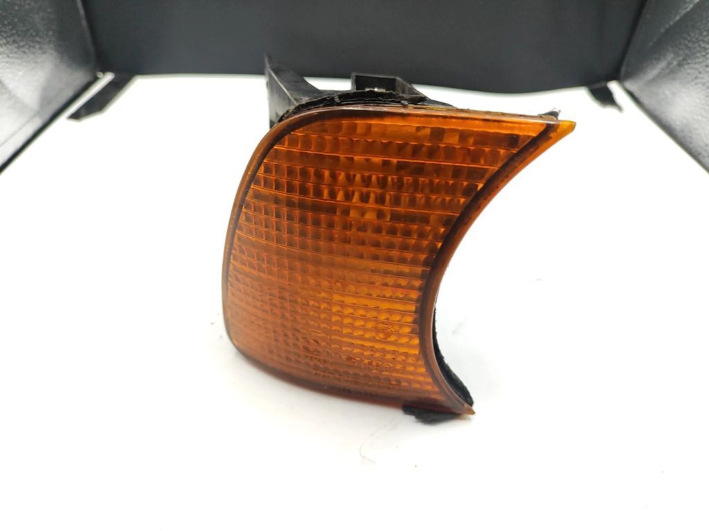 BMW 520 Series E34 1991 front right turn indicator light 1384034 