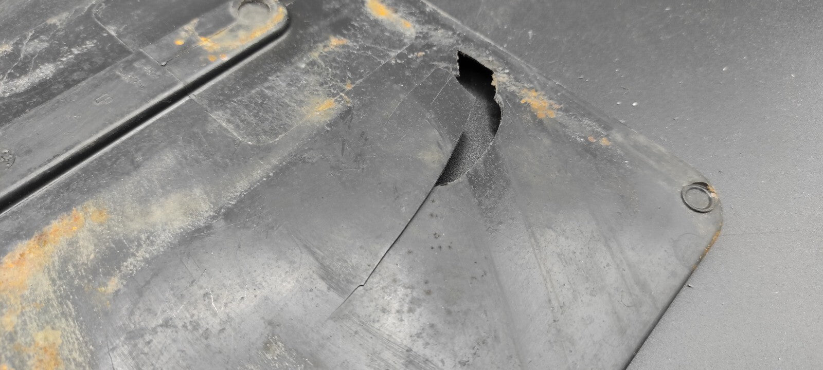 Alfa Romeo GT 2.0JTS 122kW 2004 Engine Bay Battery Mount Pad