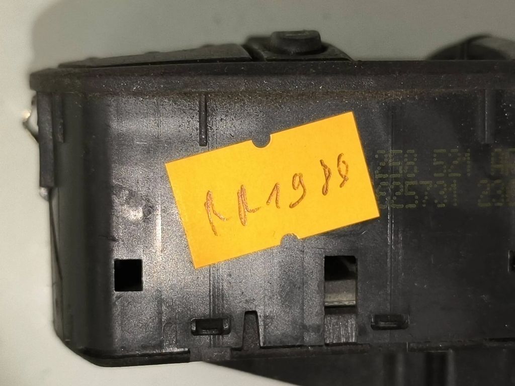 Opel Corsa D 1.3CTDI 2006 Front Electric window control switch 13258521AA 