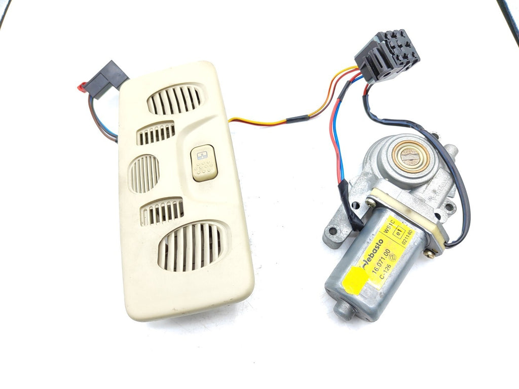 Alfa Romeo 166 2002 Sunroof Motor / Switch Button 156020252 WEBASTO 1607100