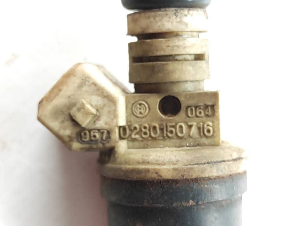 BMW 5 Series E34 1993 Petrol fuel supply injector 0280150716  