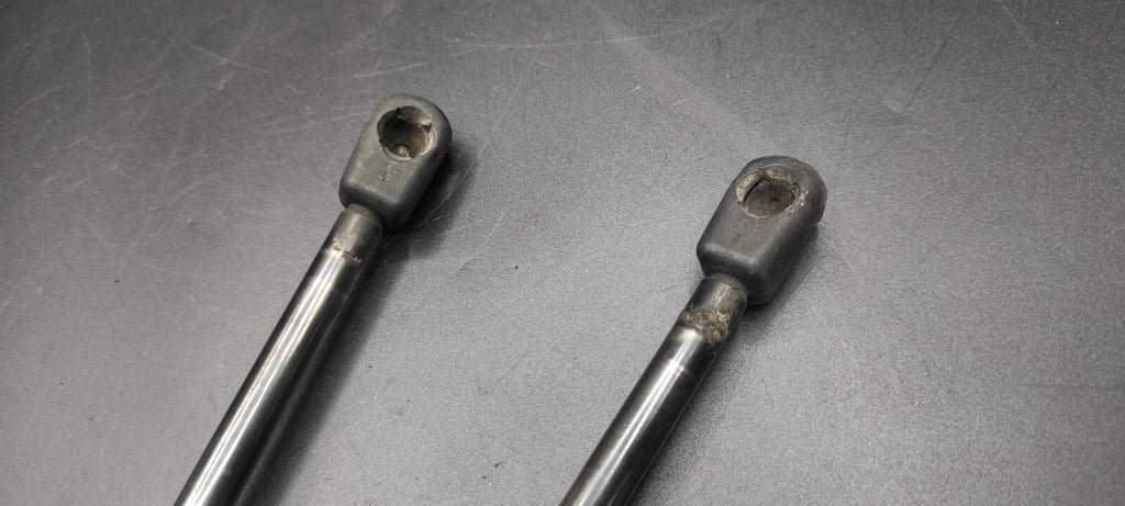 Alfa Romeo 159 SW 2.4JTDm 147kW 2007 Rear Tailgate Gas Shock Set 60683933