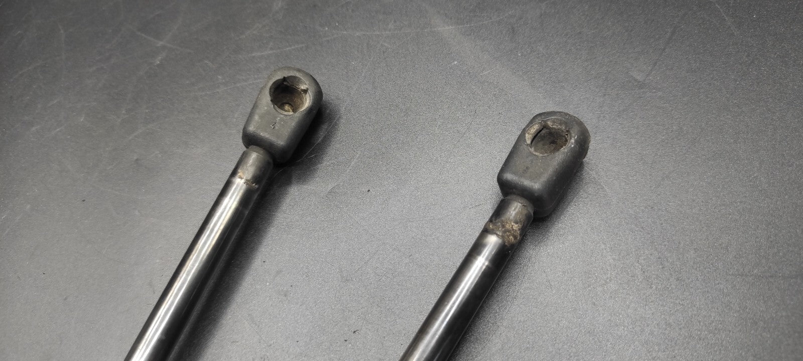 Alfa Romeo 159 SW 2.4JTDm 147kW 2007 Rear Tailgate Gas Shock Set 60683933