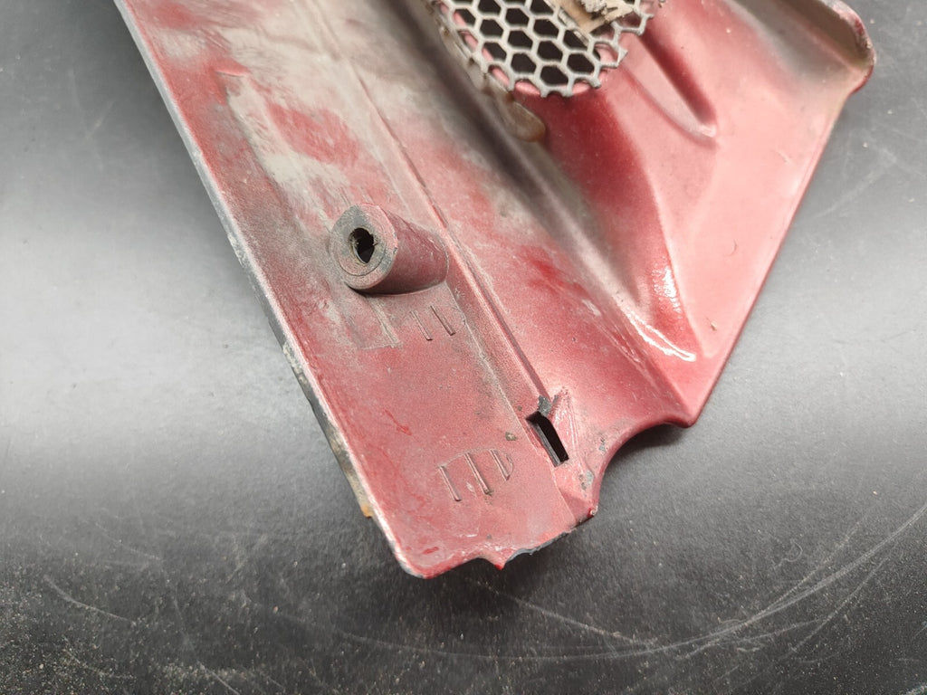 Alfa Romeo 166 2.4JTD 110kW 2003 Front Left Bumper Upper Grill 156016558 RED