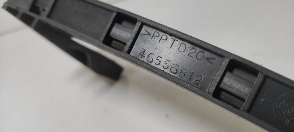 Alfa Romeo 147 1.9JTD 2002 Rear Door Window Guide 46556812