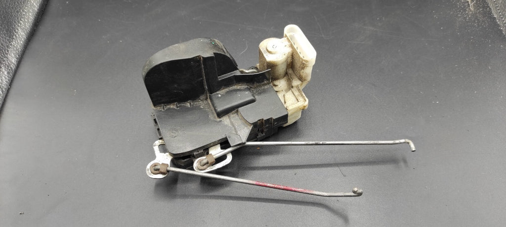 Alfa Romeo GT 2.0JTS 122kW 2004 LHD Front Right Door Lock B792