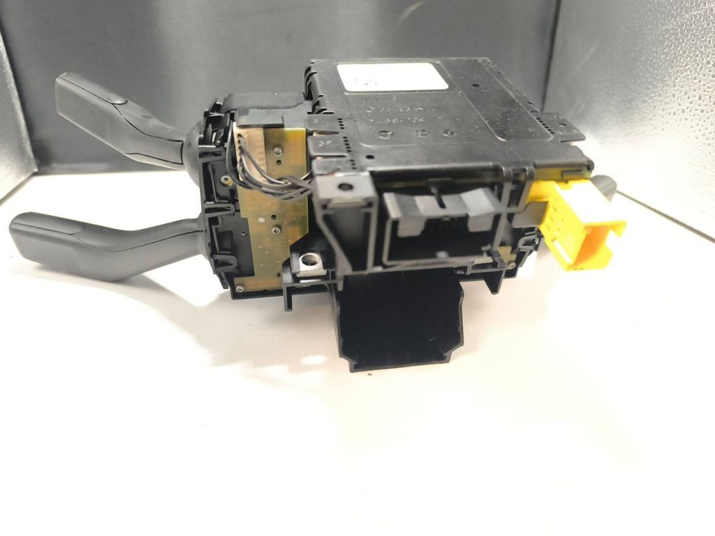 Volkswagen PASSAT B6 2007 Wiper turn signal stalk switch 3C9953513B 