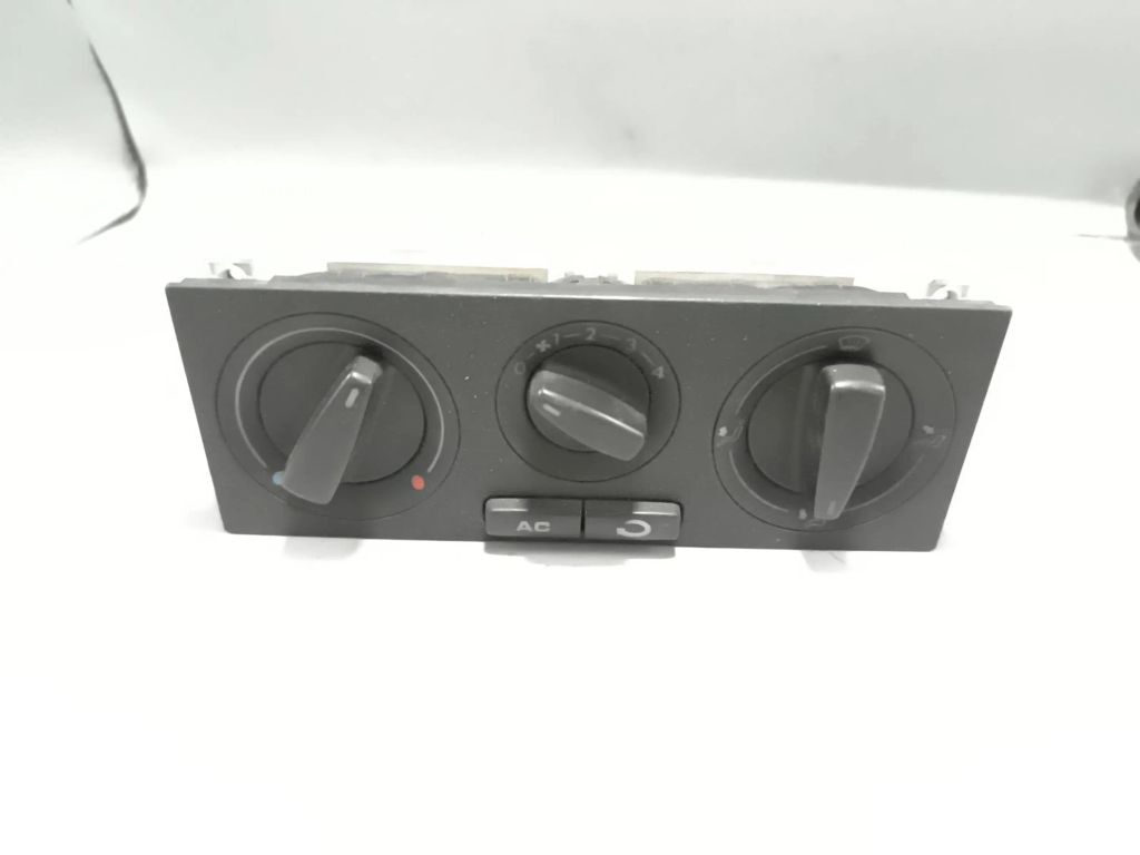 Skoda Octavia I 2000 Climate control unit module 1J0820045E 