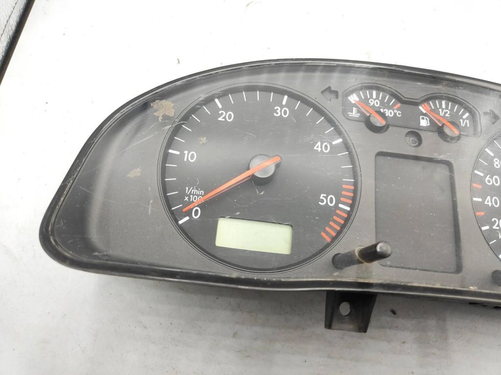 Volkswagen PASSAT B5 2000 LHD speedometer instrument cluster 3B0920802A 