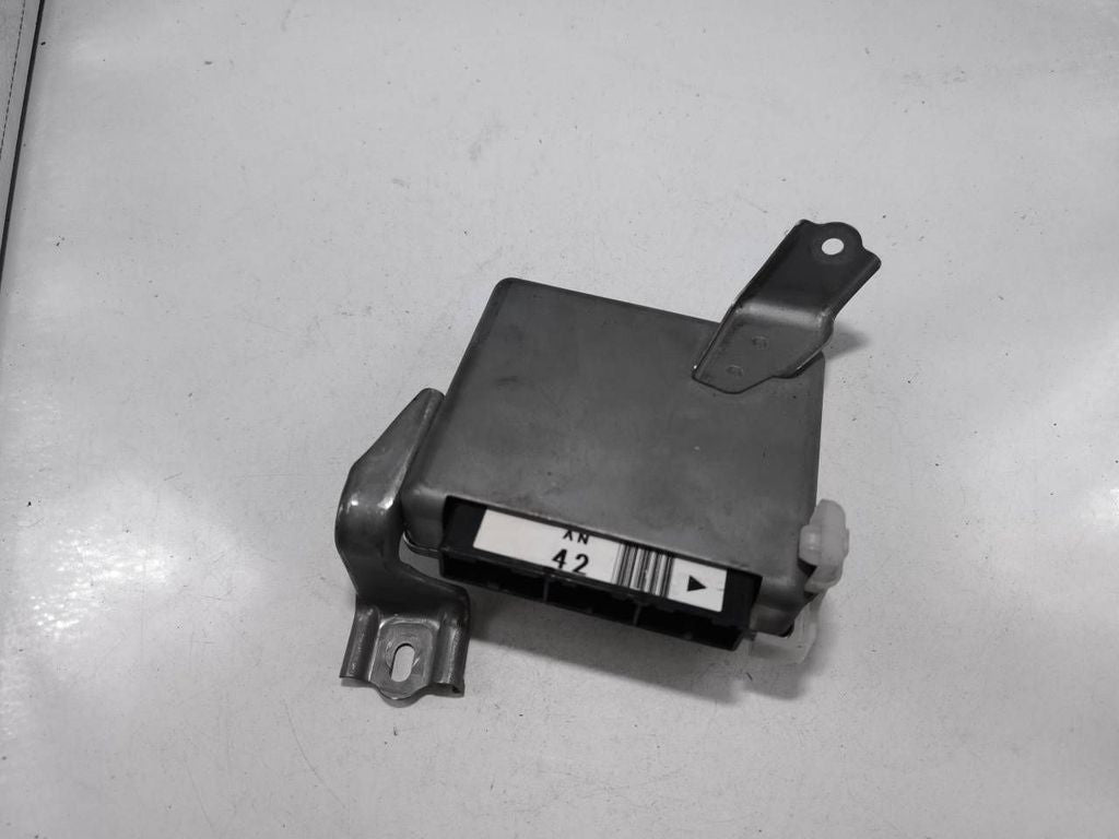 Lexus GS 300 350 430 450H 2007 Suspension control unit module 8924330120 