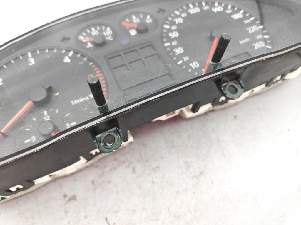 8D0919860E Audi A4 S4 B5 8D 1997 Diesel speedometer instrument cluster 