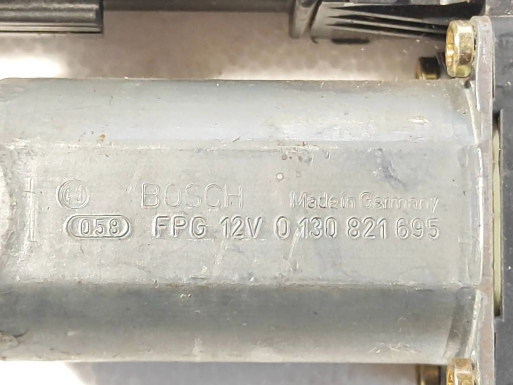 Volkswagen PASSAT B5 2000 front left window regulator motor 0130821695 