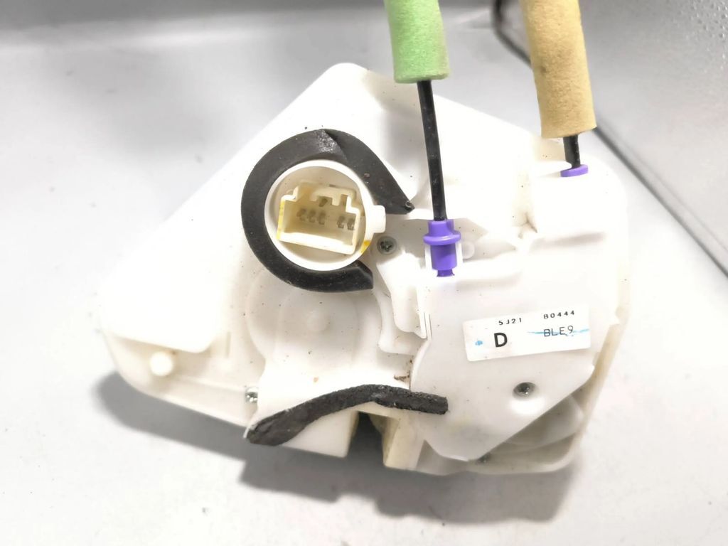 Mazda 3 BM III Hatchback 2014 RHD front left door lock BLE9 