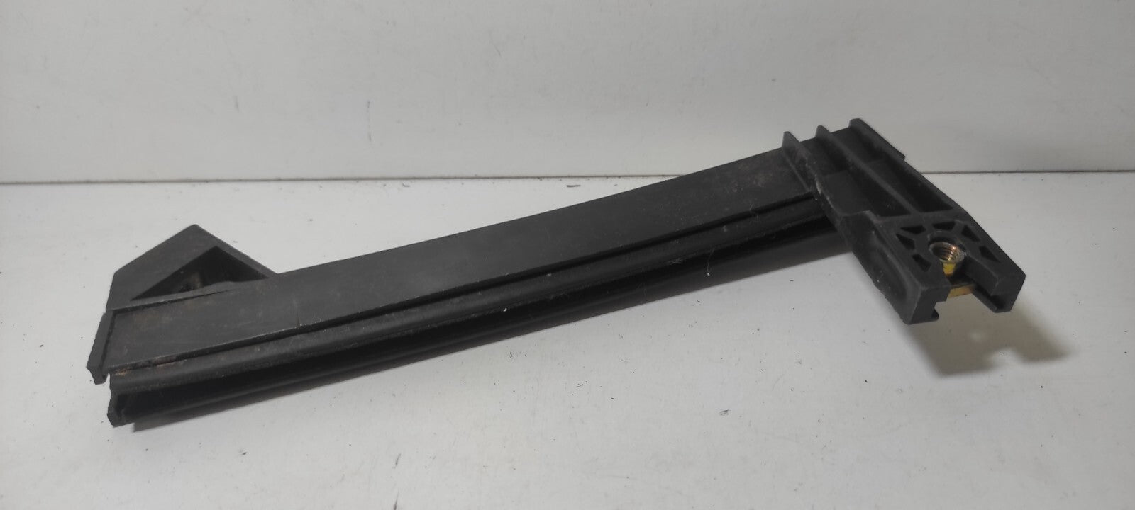 Alfa Romeo 147 1.9JTD 2002 Rear Left Door Window Guide 46557028