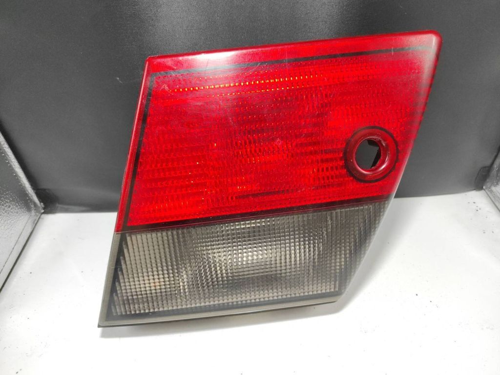 Saab 9-5 2.0T 110kW Petrol 2000 LHD Saloon Rear tailgate tail light lamp 