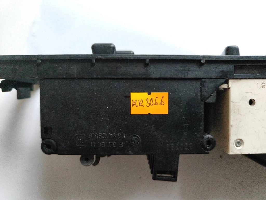 BMW 520 E34 1989 AC Climate control unit module 8351653 