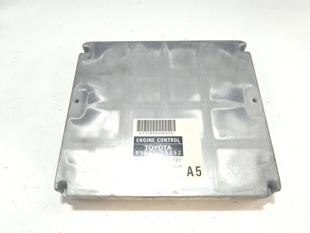 Toyota Avensis T250 2008 8966105A52 Engine control unit module ECU 