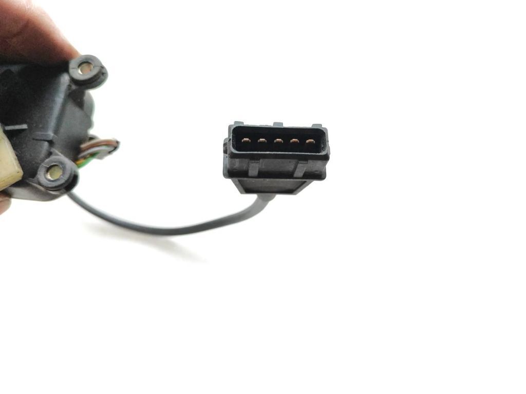 Audi A6 S6 C4 4A 1995 Air heater flap actuator motor 443820511A 