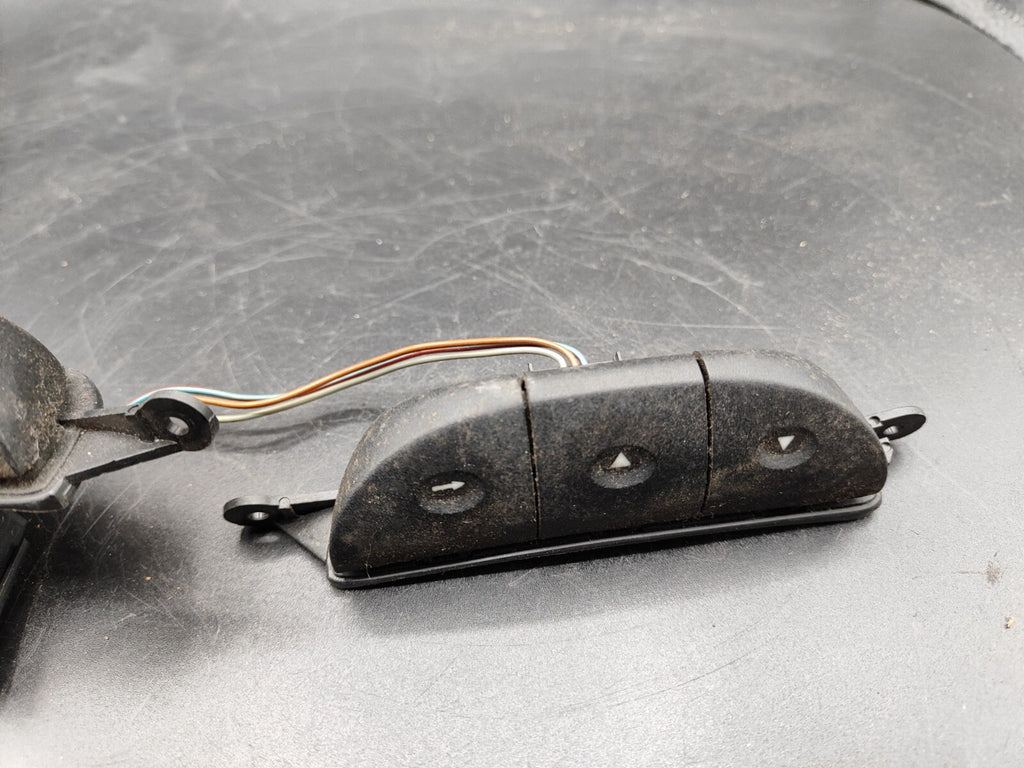 Opel Astra G 1999 Steering Wheel Switch Button 90561159