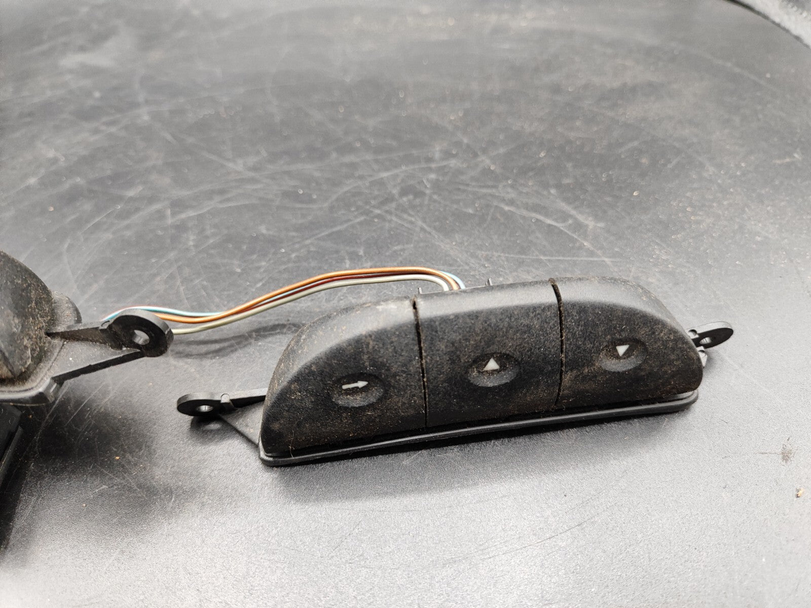 Opel Astra G 1999 Steering Wheel Switch Button 90561159