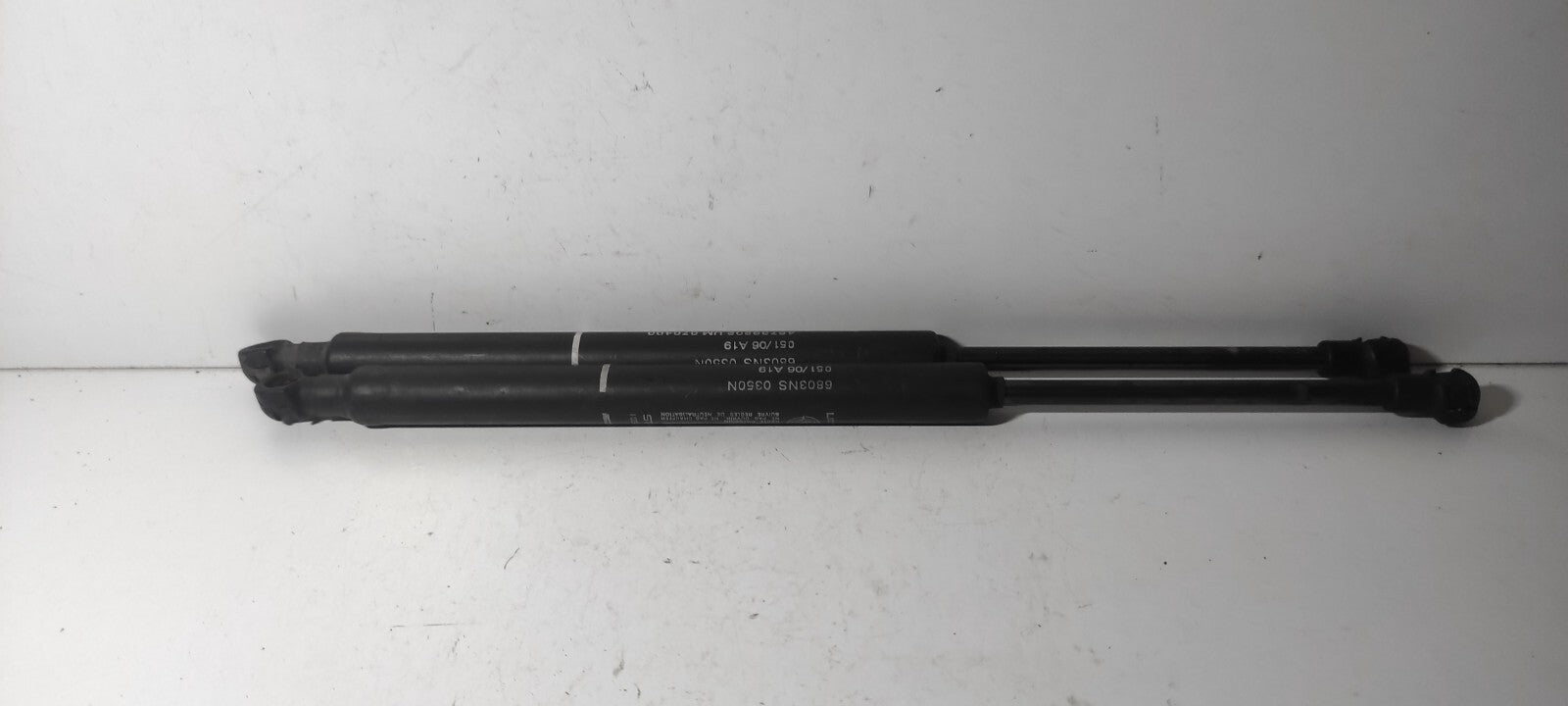 Alfa Romeo 147 1.9JTD 110kW 2004 Front Bonnet Hood Spring Shock 46739202