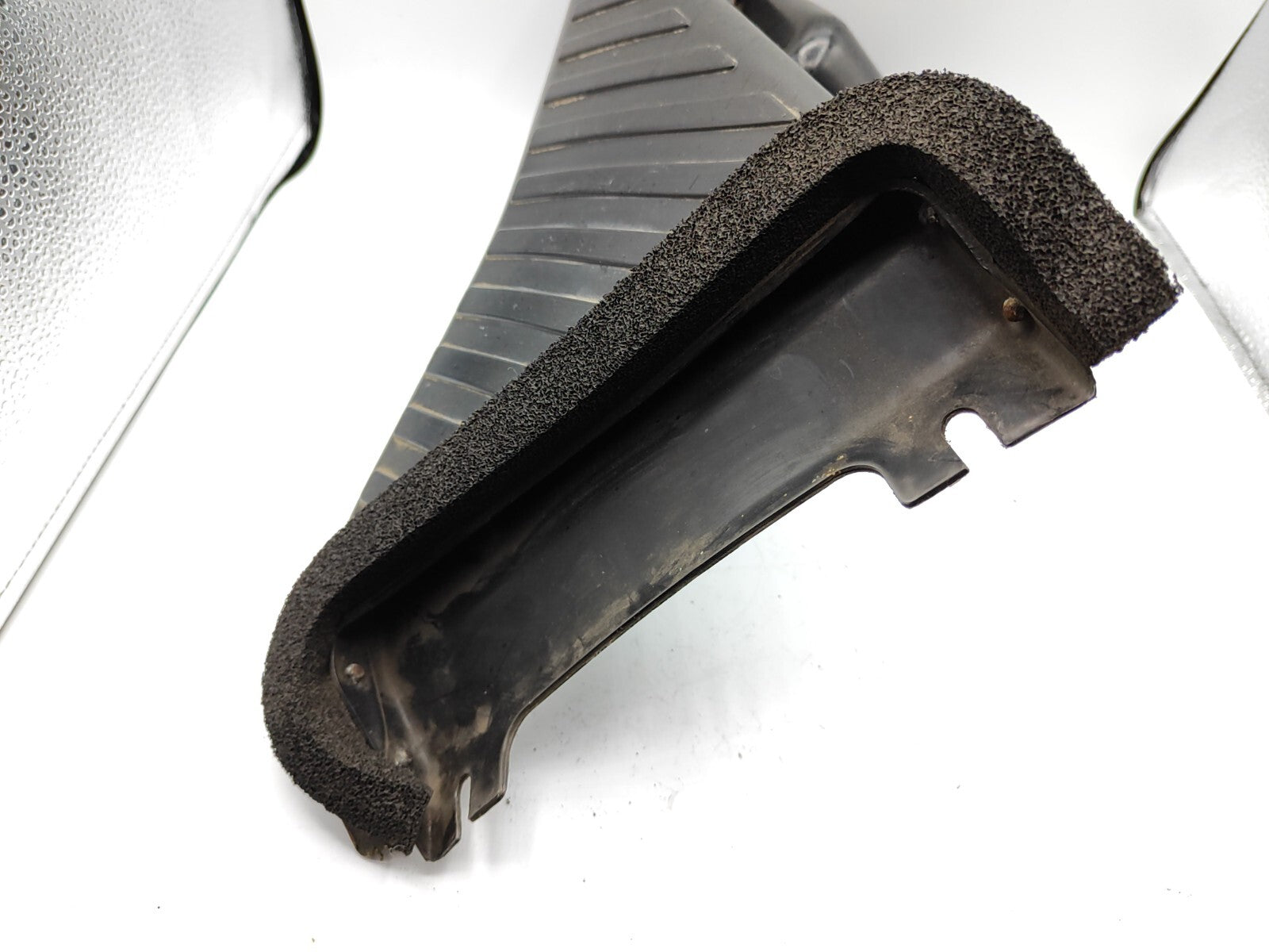 Mitsubishi Galant 2.0i 100kW 1998 Petrol Engine Air Intake Duct Pipe MR281083