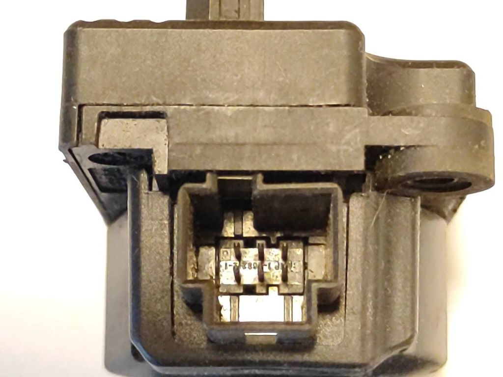 Ford Mondeo Mk III 2002 Air heater flap actuator motor 1S7H19E616AA 