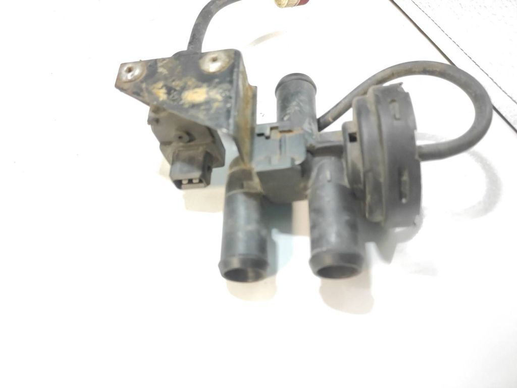 Saab 9-5 2.0T 110kW Petrol 2000 Water heater control valve 90457666 