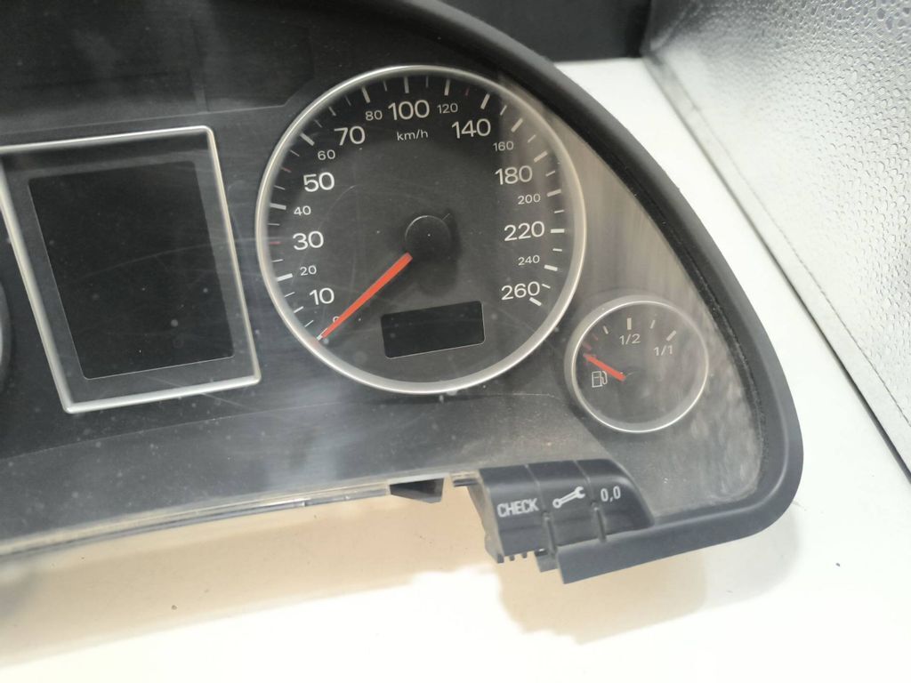 Audi A4 S4 B7 8E 8H 2.0TDI 2007 speedometer instrument cluster 0263626211 