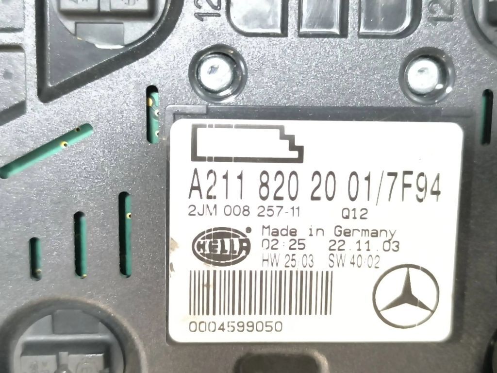 Mercedes-Benz E Class W211 2003 rear seat dome reading light A2118202001 