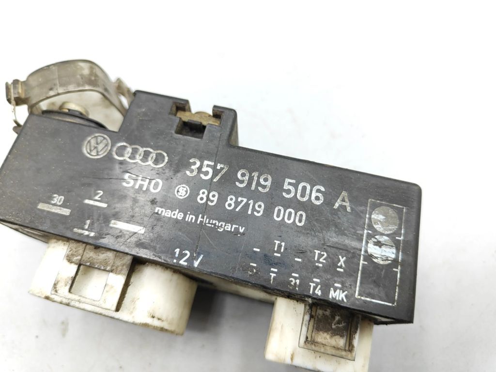Volkswagen Golf III 1995 Radiator Coolant fan relay 357919506A 