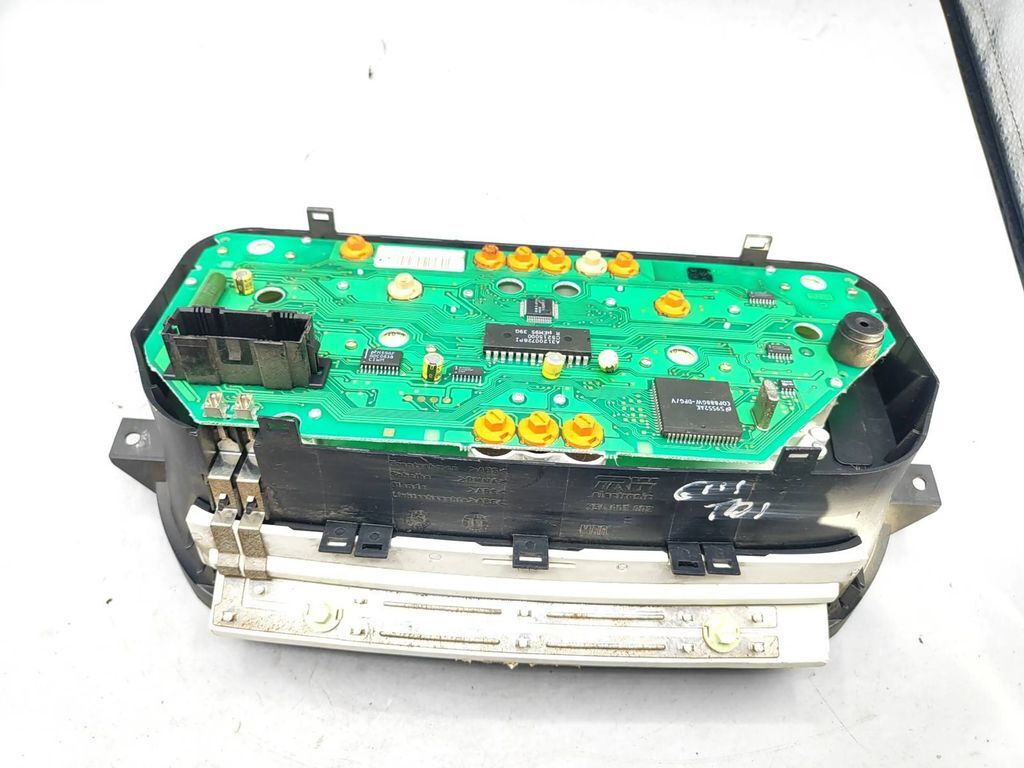 Volkswagen Golf III Diesel LHD speedometer instrument cluster 1H0919864Q 