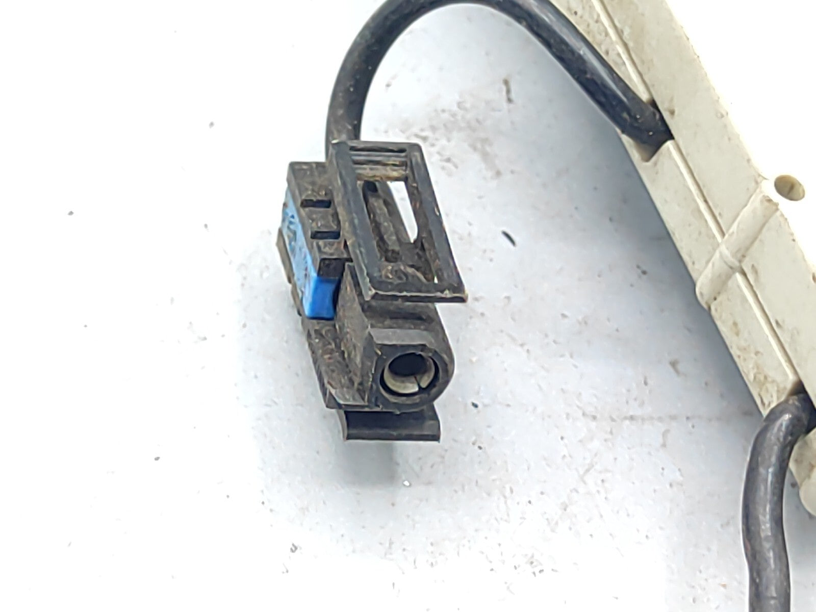 BMW 5 SERIES E39 ANTENNA RADIO AMPLIFIER SIGNAL AMPLIFIER 8380685