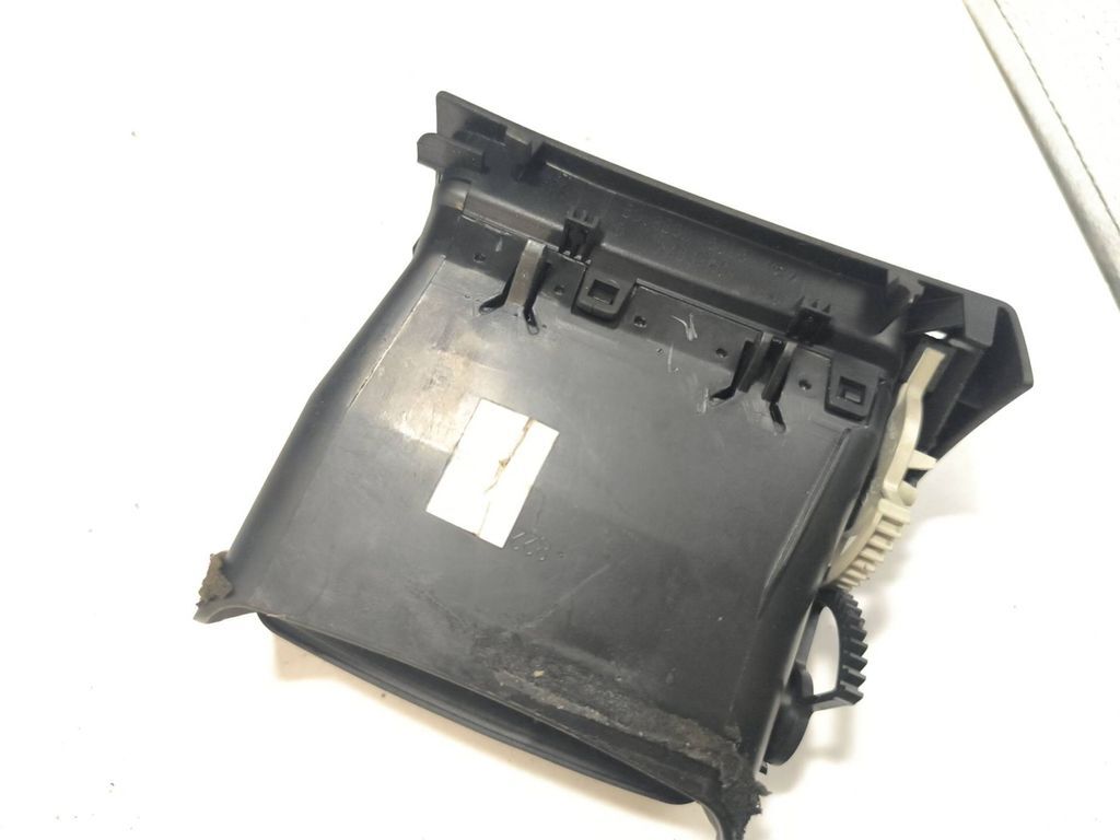 Toyota Avensis T250 2006 Front Right dashboard side air vent grill trim 