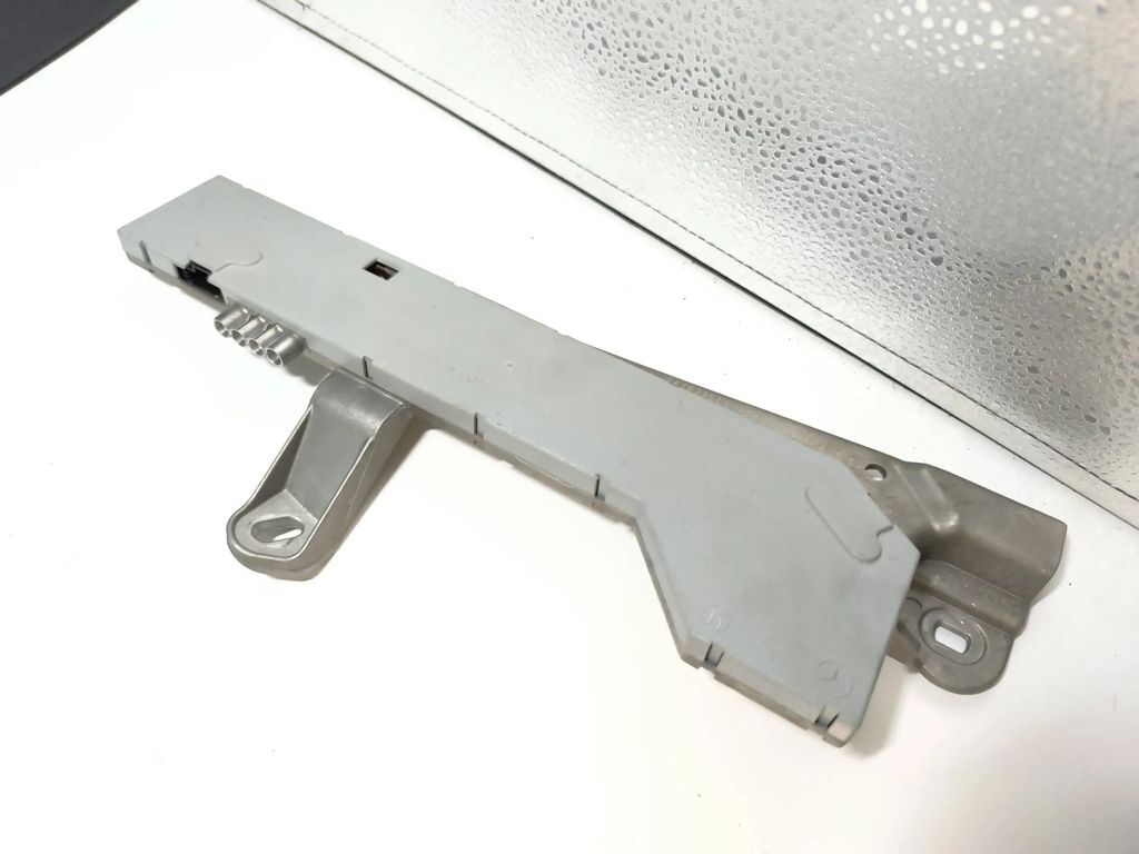 Mercedes-Benz E W211 2004 Radio Aerial antenna amplifier A2118204189 