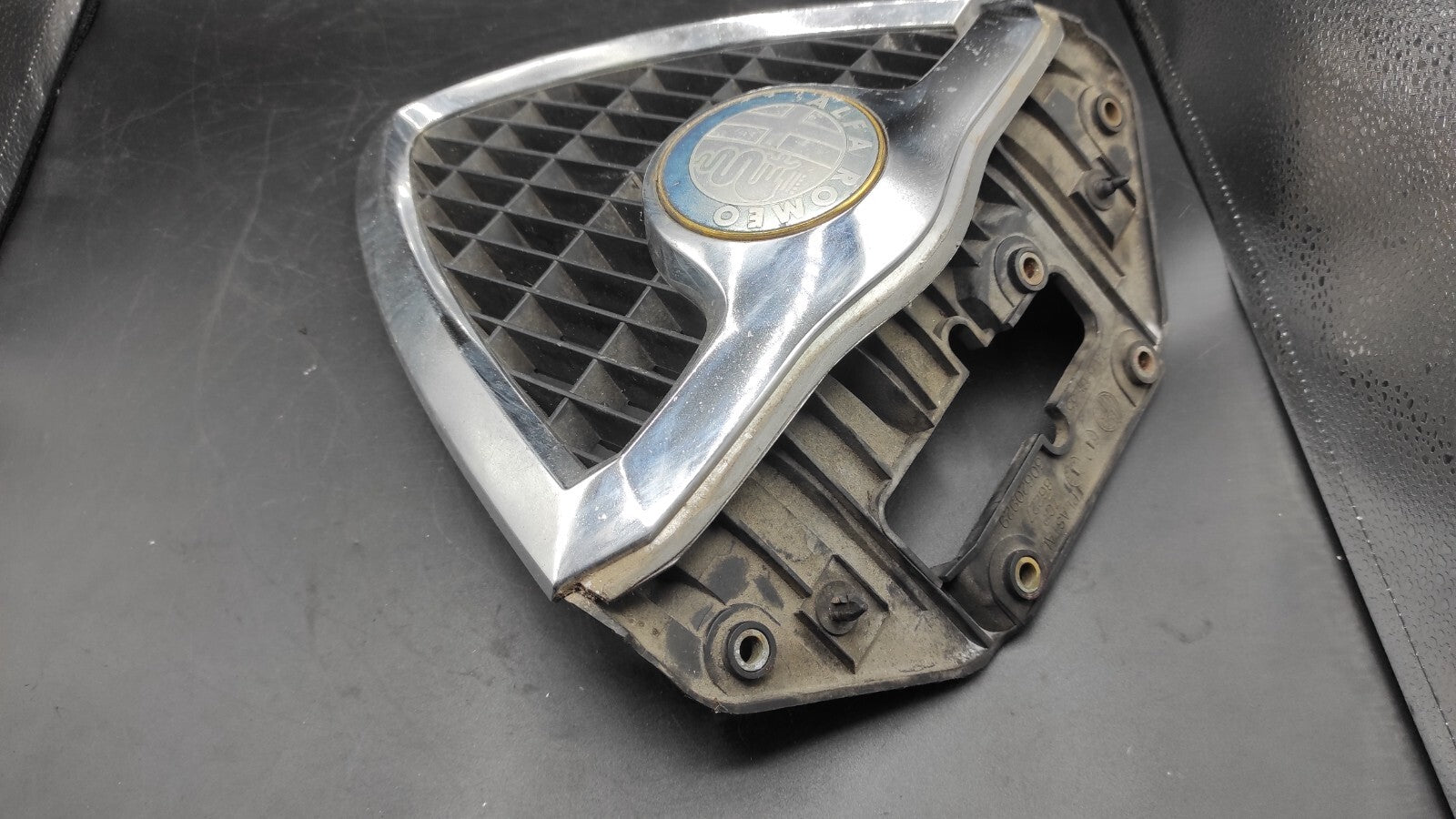 Alfa Romeo 156 SW 2.4JTD 110kW 2000 Front Middle Radiator Grill 60620929