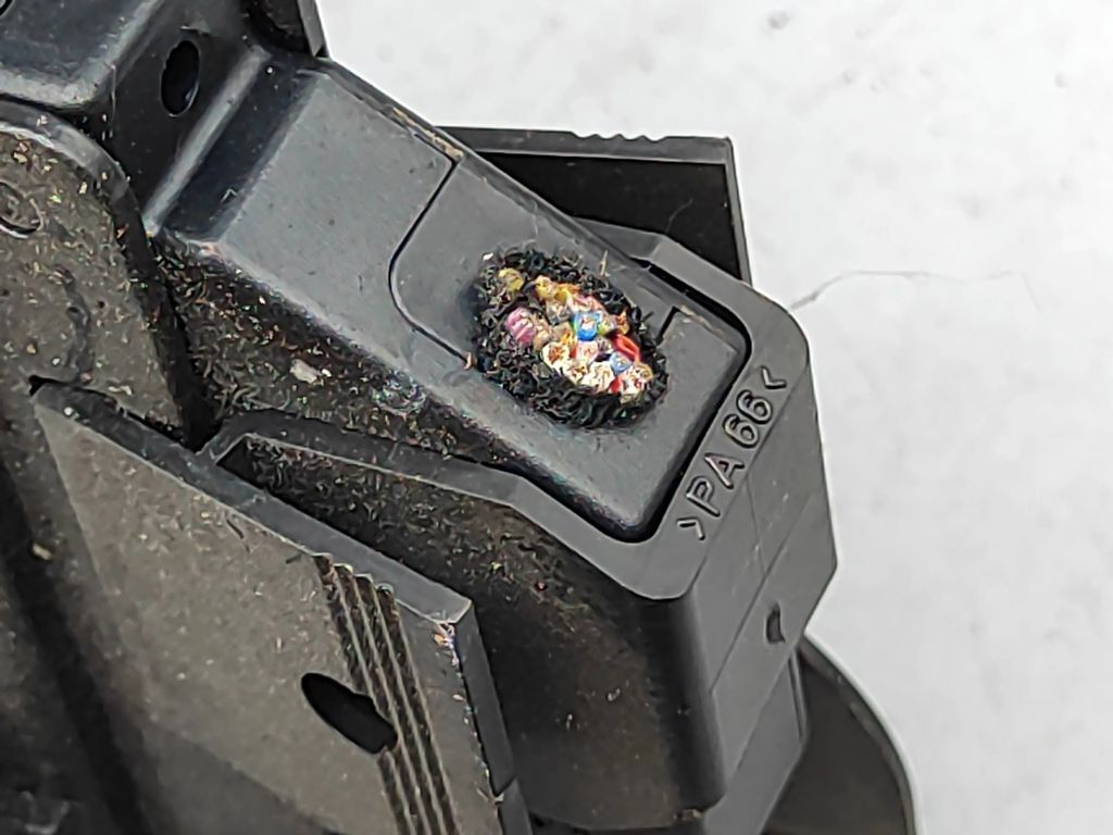 BMW 5 E39 1999 Aerial antenna amplifier receiver module 84116911042 