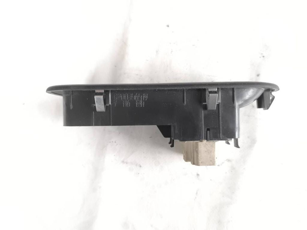 Renault Clio III 2008 Electric window control switch 8200356519 