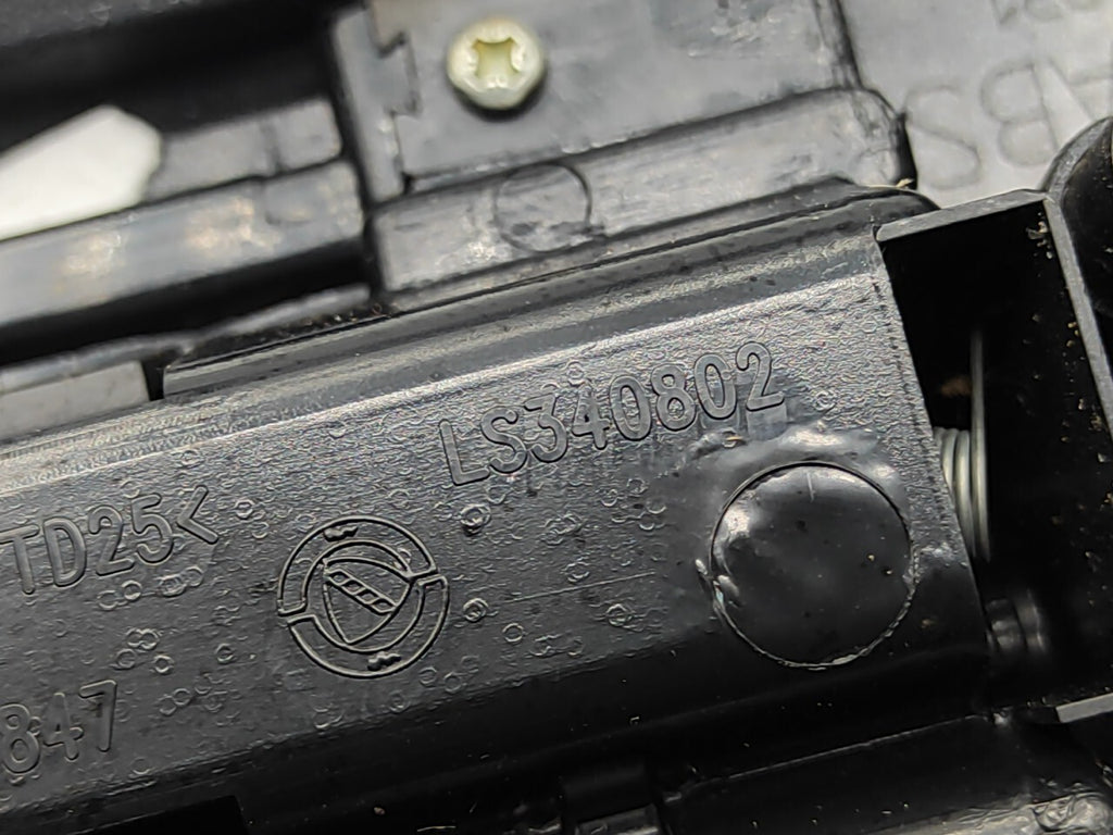 Alfa Romeo 147 Facelift 2006 Front Center Console Ashtray LS340802