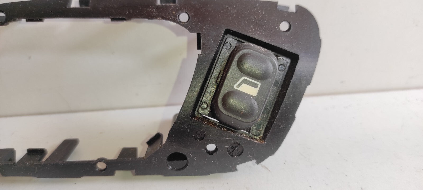 Peugeot 607 3.0i V6 2001 LHD Rear Left Electric Window Switch 9635733680