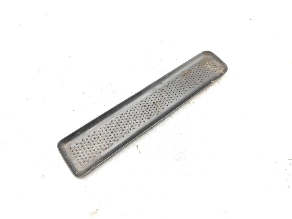 Alfa Romeo 147 1.9JTD 88kW 8V FL 2007 Storage box compartment pad mat 156040090 