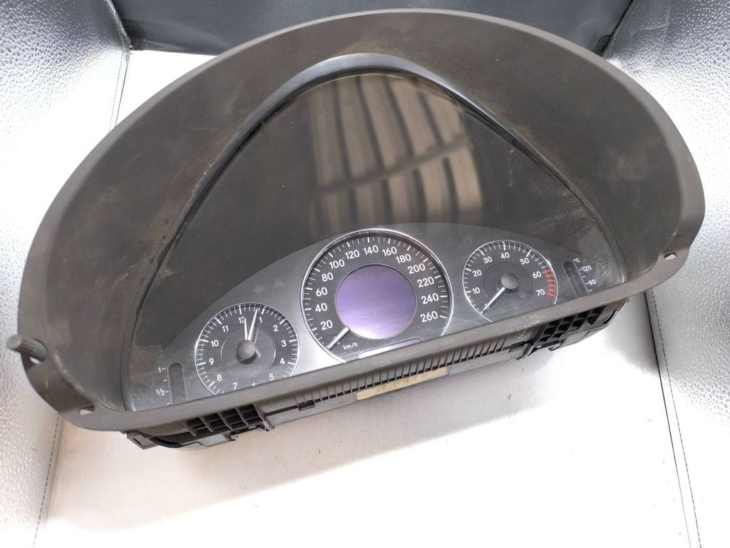 A2095403111 Mercedes-Benz CLK A209 C209 speedometer instrument cluster 