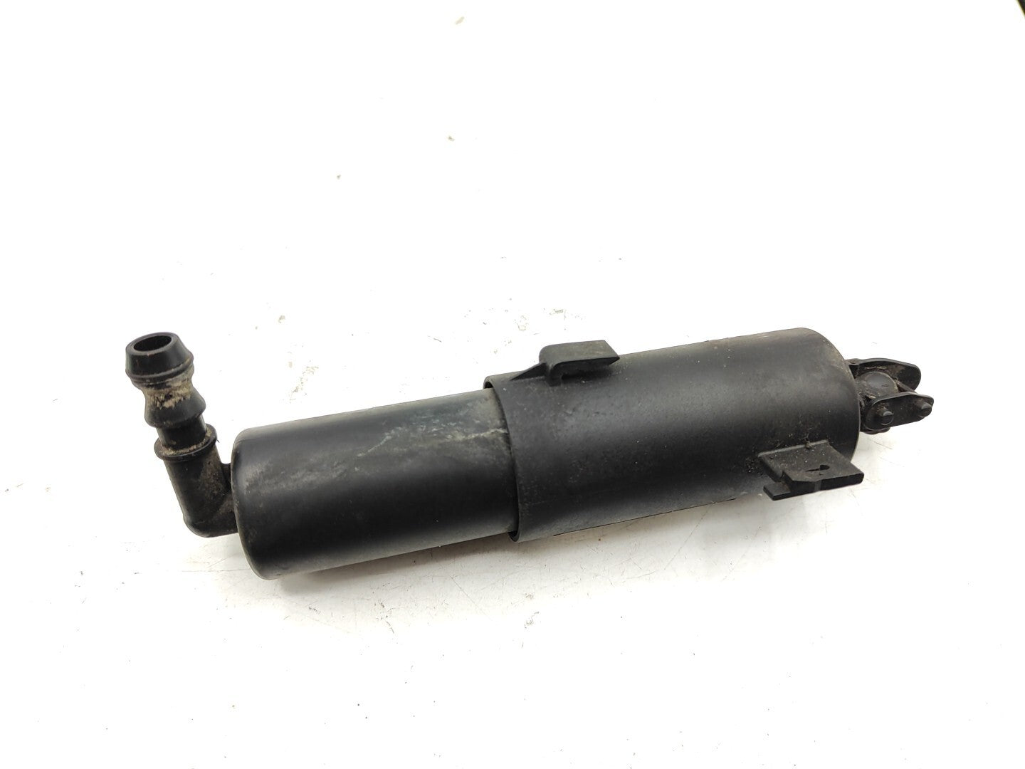 BMW 3 Series E90 E91 Front Headlight Light Washer Spray Nozzle 7179311 13037710