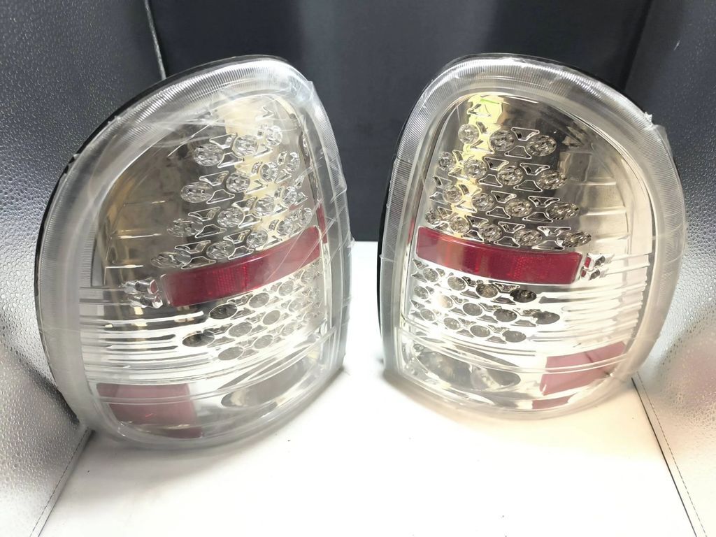 Chrysler Voyager 3.8i 1998 LHD rear tail light lamp set WJ200013 