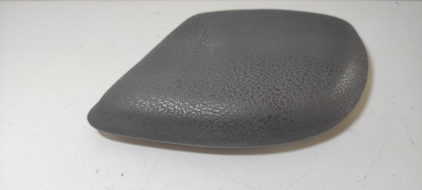 Alfa Romeo GT 1.9JTD 110kW 2005 Front Left Center Console Leather Trim